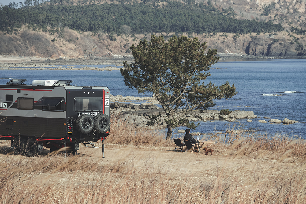 5 Trailer Features that Bring Luxury to Long-Term Off-Grid Living